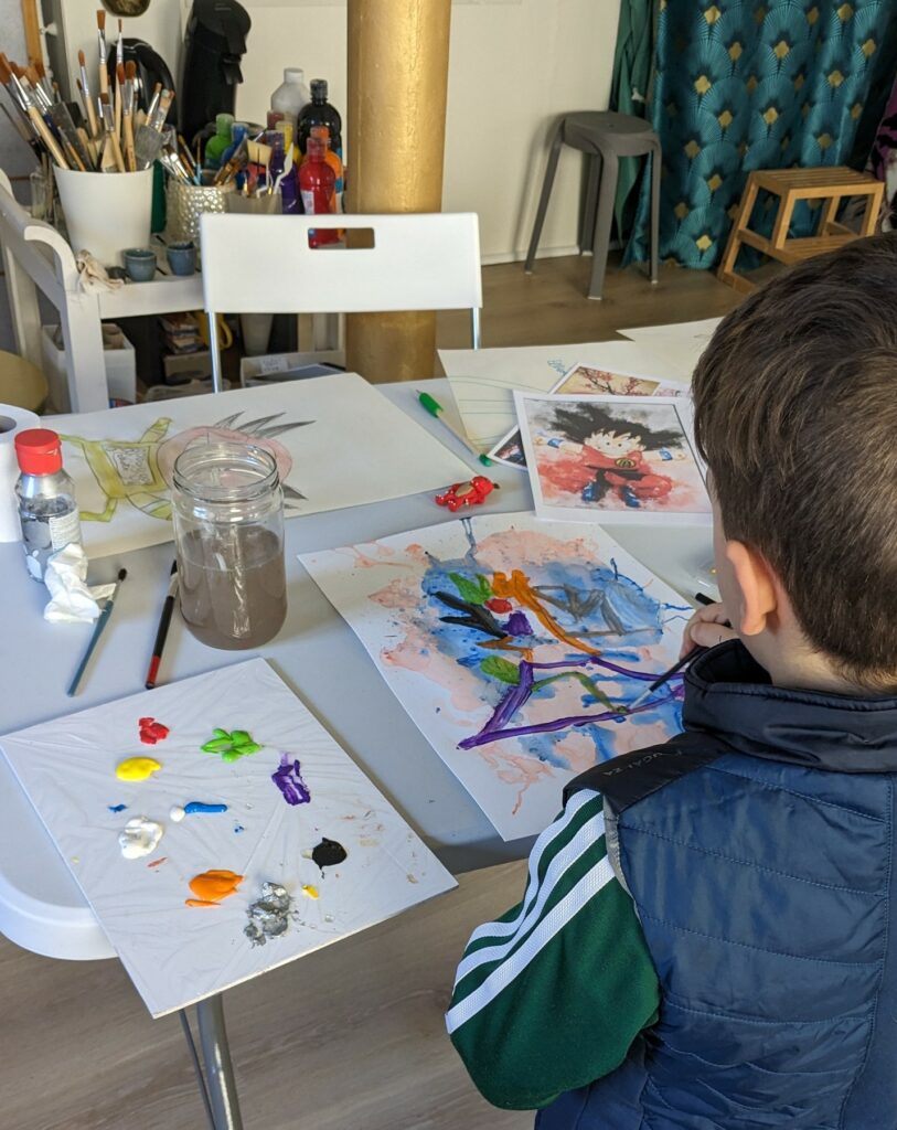 Atelier loisirs créatifs enfants, peinture, à l'atelier Articho du mercredi